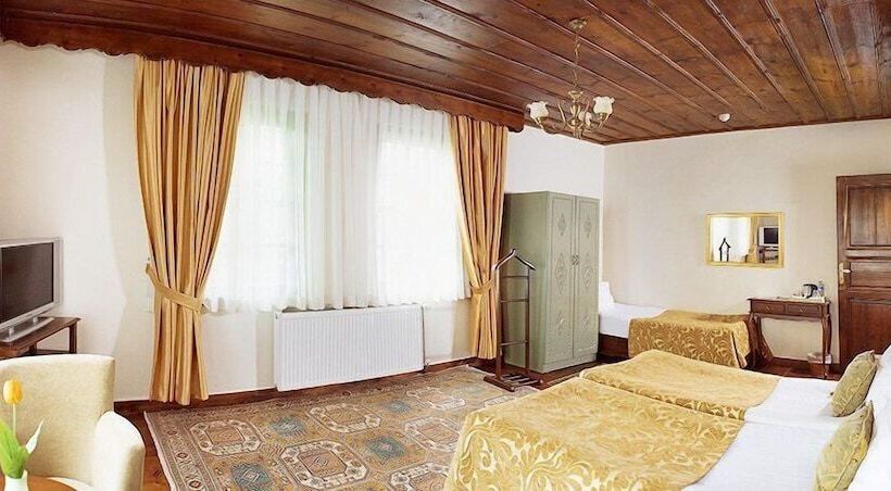 اتاق استاندارد سه نفره, Ugurlu Konaklari