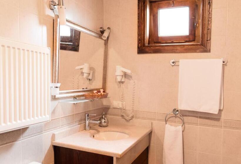 اتاق استاندارد سه نفره, Ugurlu Konaklari