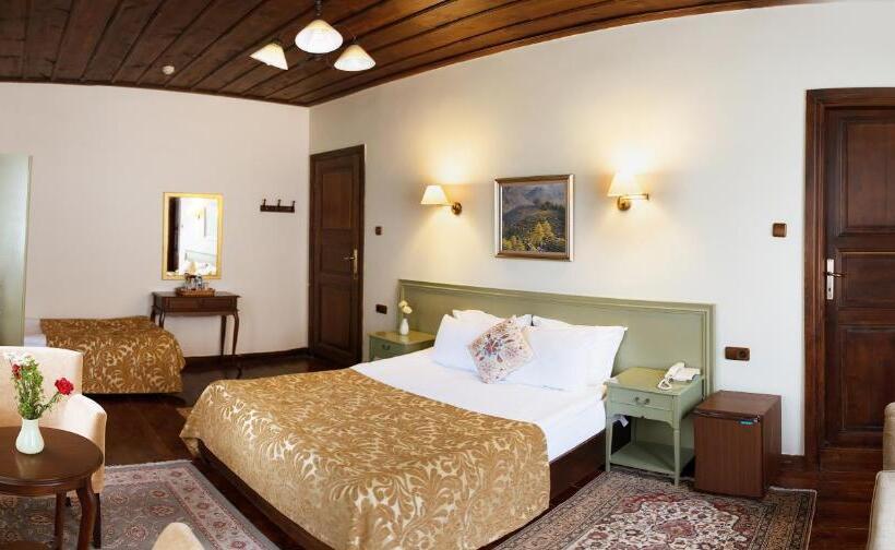 اتاق استاندارد سه نفره, Ugurlu Konaklari