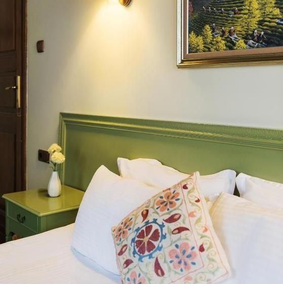 اتاق استاندارد سه نفره, Ugurlu Konaklari