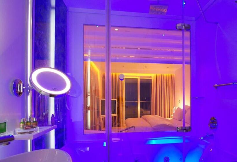 اتاق لوکس با چشمانداز دریا, Venn Boutique