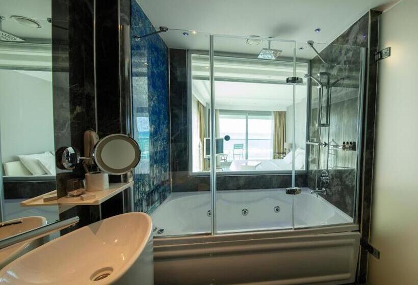 اتاق لوکس با چشمانداز دریا, Venn Boutique