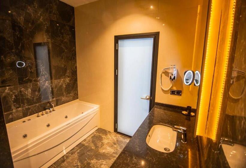 اتاق لوکس با تخت بزرگ, Venn Boutique