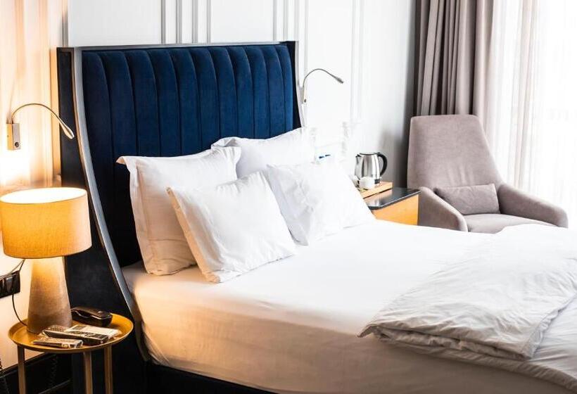 اتاق لوکس با تخت بزرگ, Venn Boutique