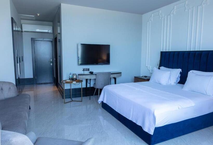 اتاق لوکس با تخت بزرگ, Venn Boutique