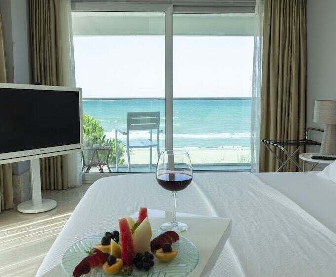 اتاق لوکس با چشمانداز دریا, Venn Boutique