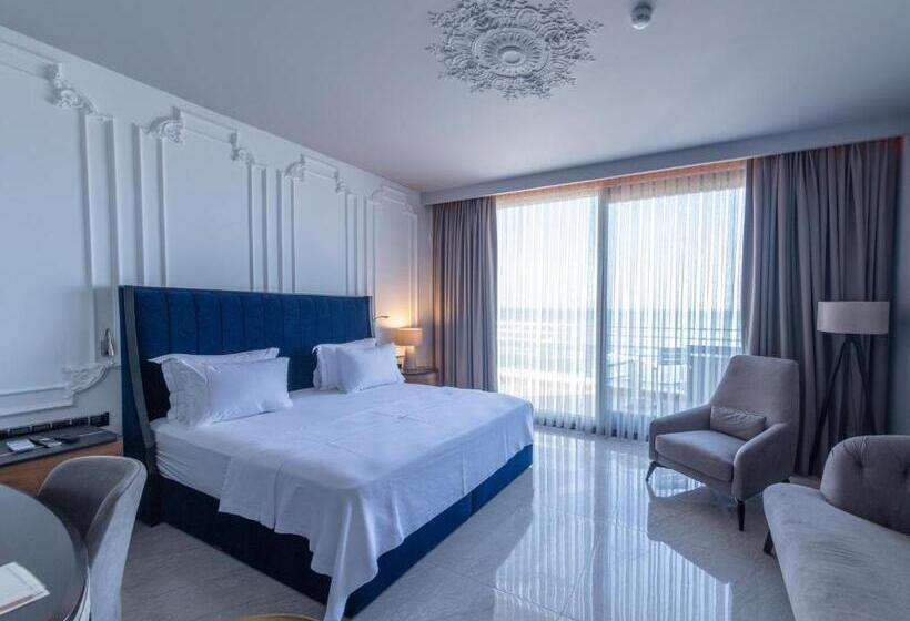 اتاق لوکس با تخت بزرگ, Venn Boutique