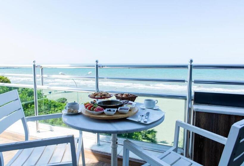 اتاق لوکس با تخت بزرگ, Venn Boutique