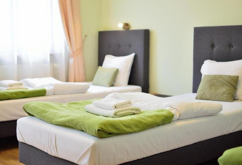 标准三人间, Wenderedu Business Center