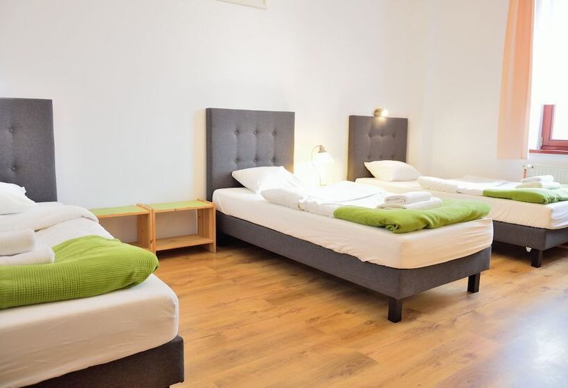 标准三人间, Wenderedu Business Center