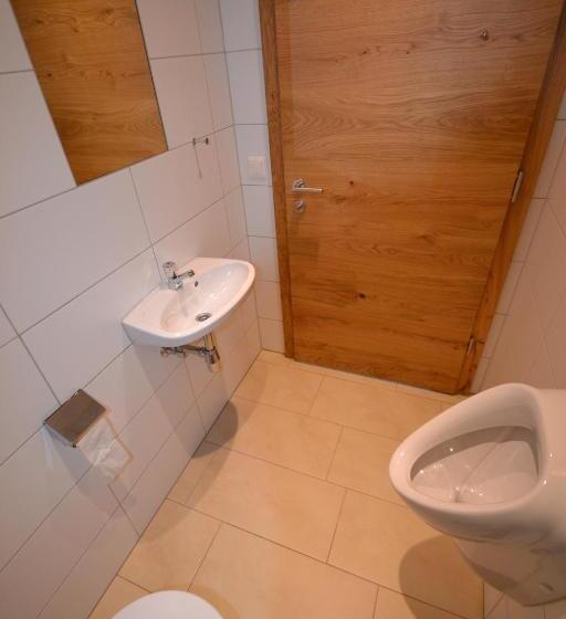 דירת שני חדרים עם מרפת, Jugendhotel Angerhof