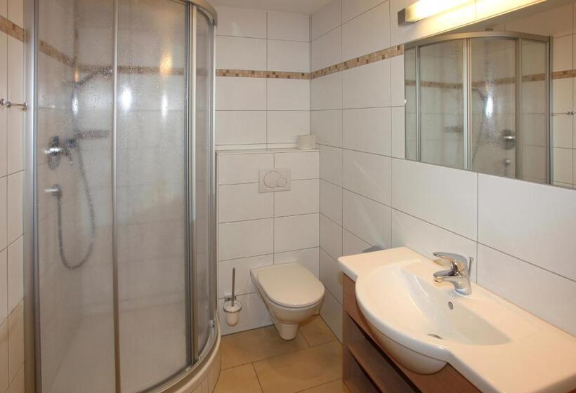 חדר סטנדרט לארבעה, Jugendhotel Angerhof