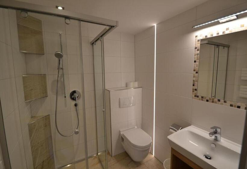 Трехместный Номер Стандарт с Балконом, Jugendhotel Angerhof
