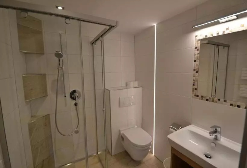 バルコニー付きスタンダードトリプルルーム, Jugendhotel Angerhof