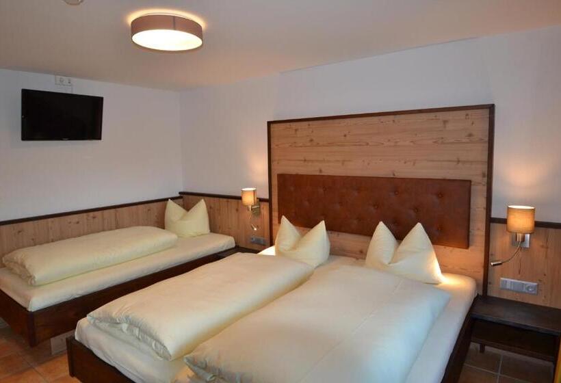 Трехместный Номер Стандарт с Балконом, Jugendhotel Angerhof