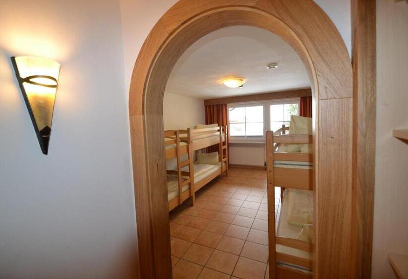 חדר סטנדרט עם מיטת קומתיים, Jugendhotel Angerhof