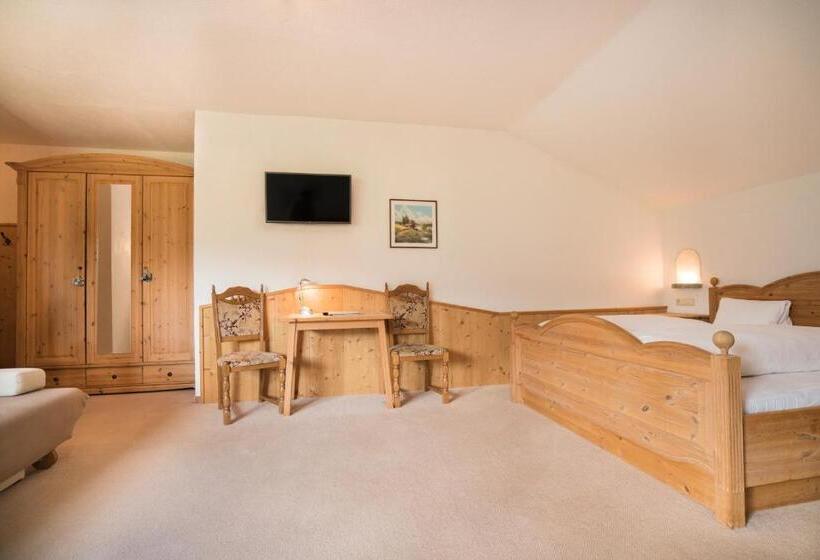 标准三人间, Mineralienhotel Natznerhof