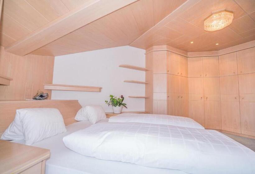带3个卧室的公寓, Mineralienhotel Natznerhof