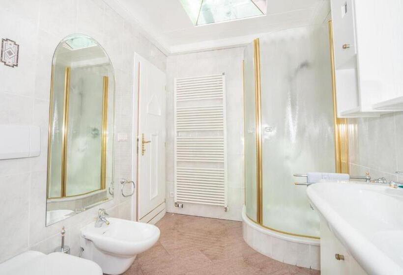 דירת שלושה חדרים, Mineralienhotel Natznerhof