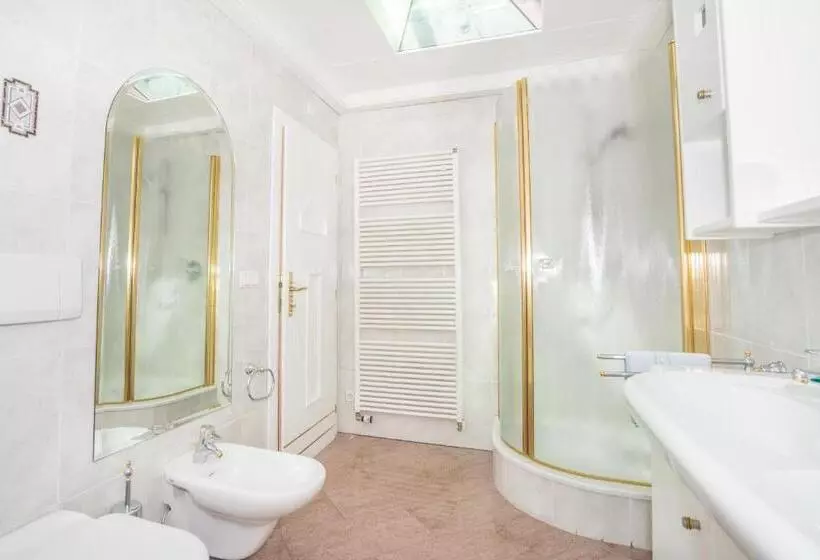 Huoneisto 3 Makuuhuonetta, Mineralienhotel Natznerhof