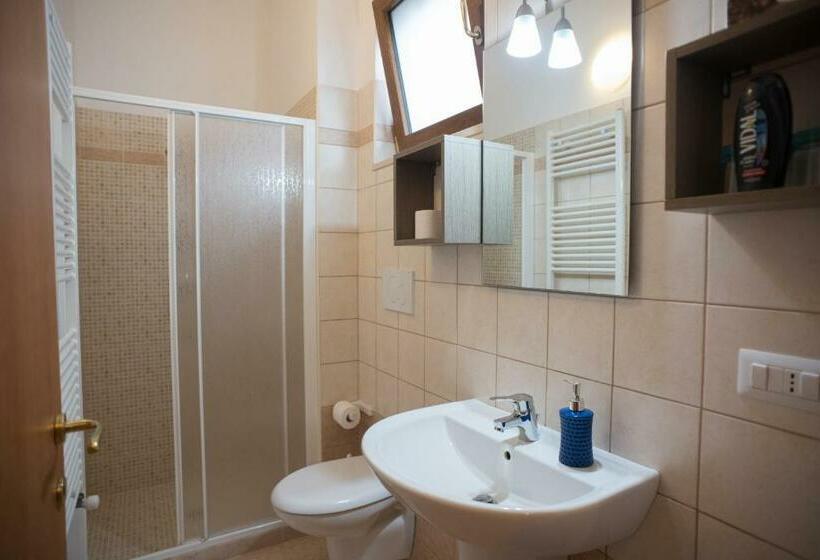 חדר סטנדרט לשלושה, Red Rose B&b