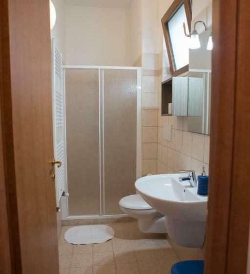 חדר סטנדרט לשלושה, Red Rose B&b