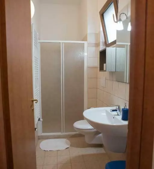 اتاق استاندارد سه نفره, Red Rose B&b