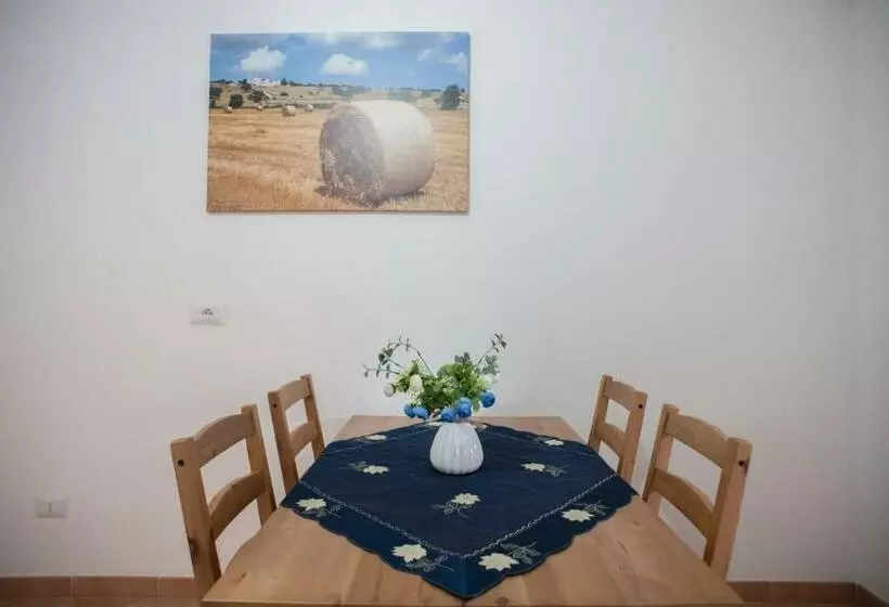 اتاق استاندارد سه نفره, Red Rose B&b