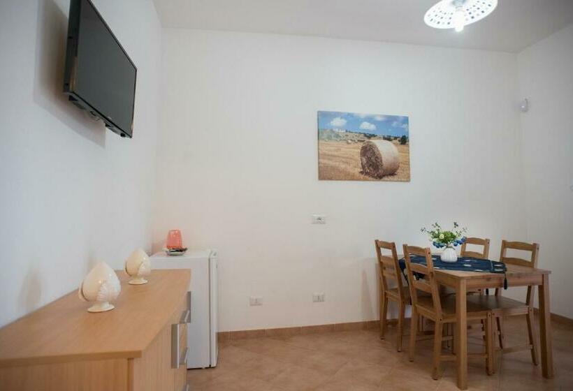 חדר סטנדרט לשלושה, Red Rose B&b