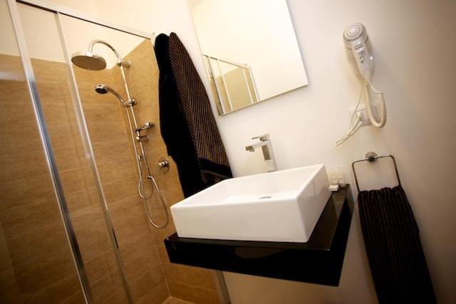 バスタブ付きスタンダードルーム, Fabris Palace