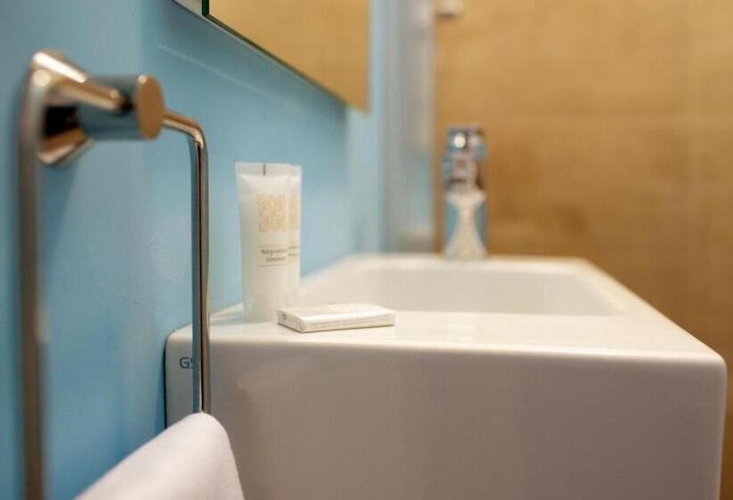 スタンダードトリプルルーム, Fabris Palace