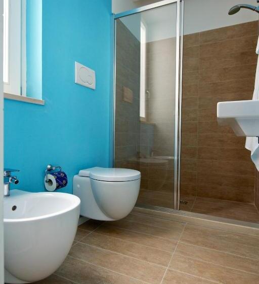 ファミリールーム, Fabris Palace