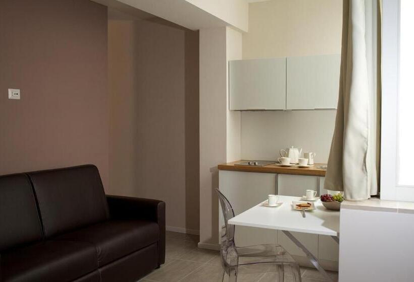 ファミリールーム, Fabris Palace