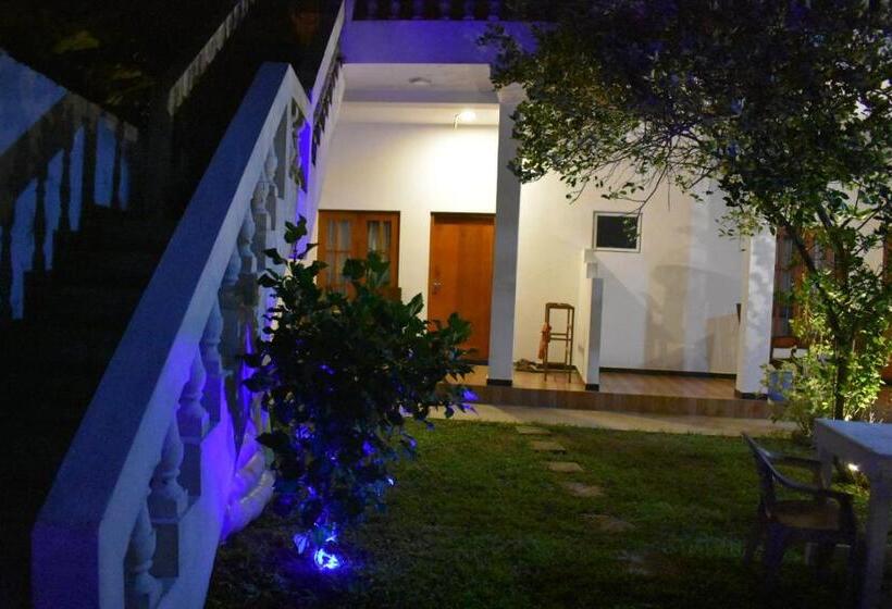 غرفة إقتصادية, Aroma Guest House