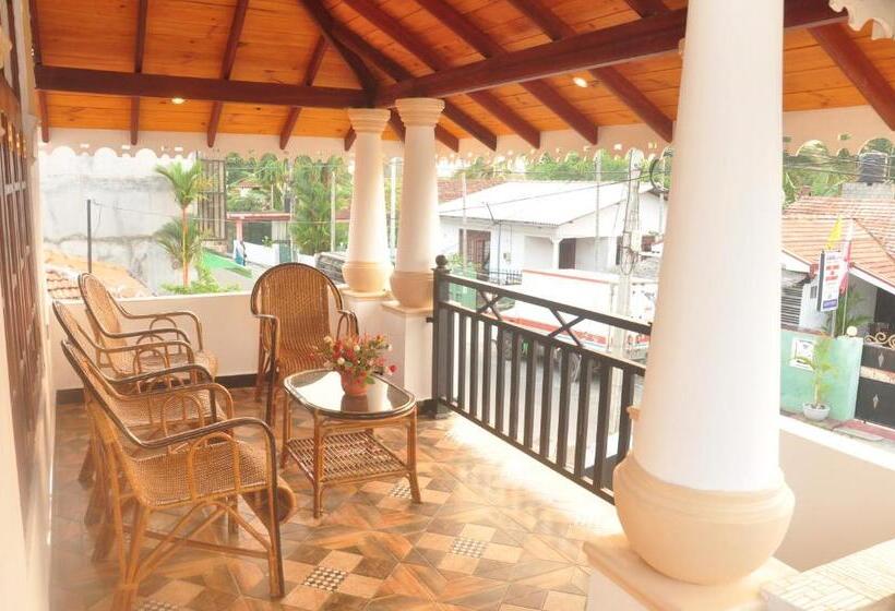 غرفة إقتصادية, Joseph Family Villa