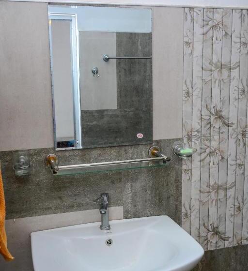 غرفة إقتصادية, Joseph Family Villa