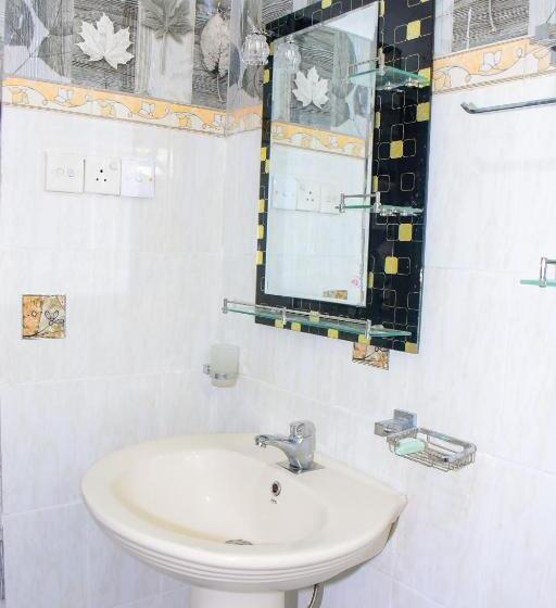 غرفة عائلية, Joseph Family Villa