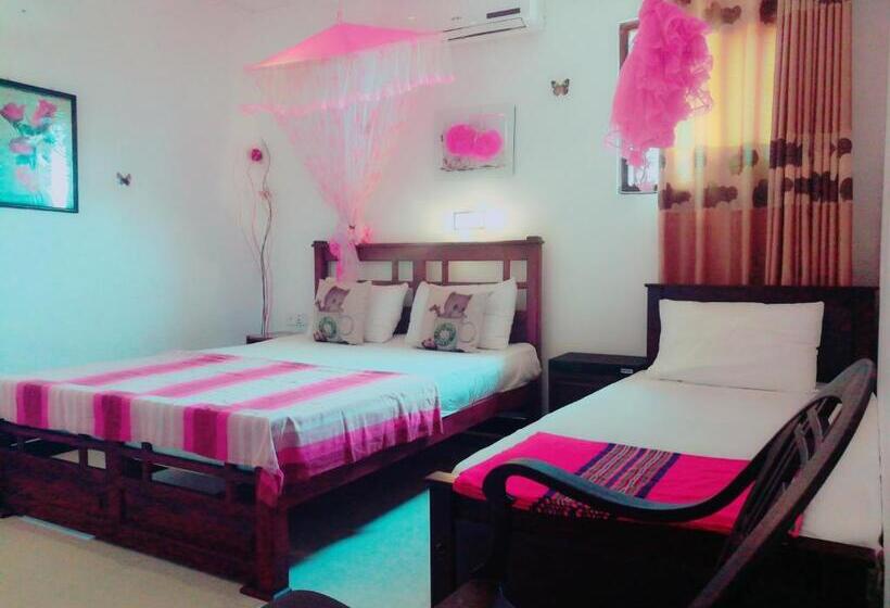 غرفة ديلوكس ثلاثية, Joseph Family Villa