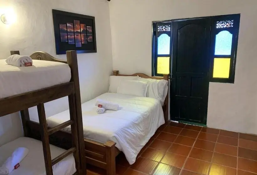 Standard Neljän Hengen Huone, Hostal Home Sant Angelo