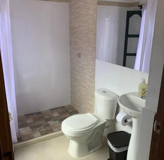 Standard Neljän Hengen Huone, Hostal Home Sant Angelo
