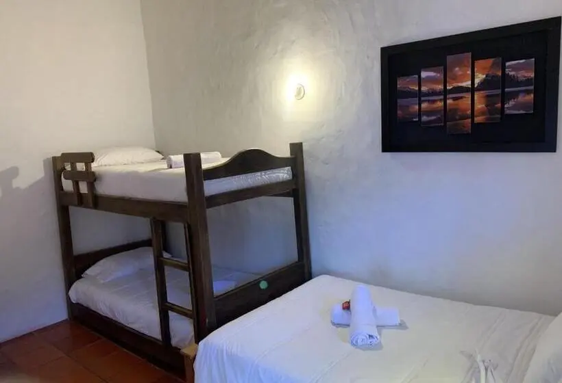 Standard Neljän Hengen Huone, Hostal Home Sant Angelo