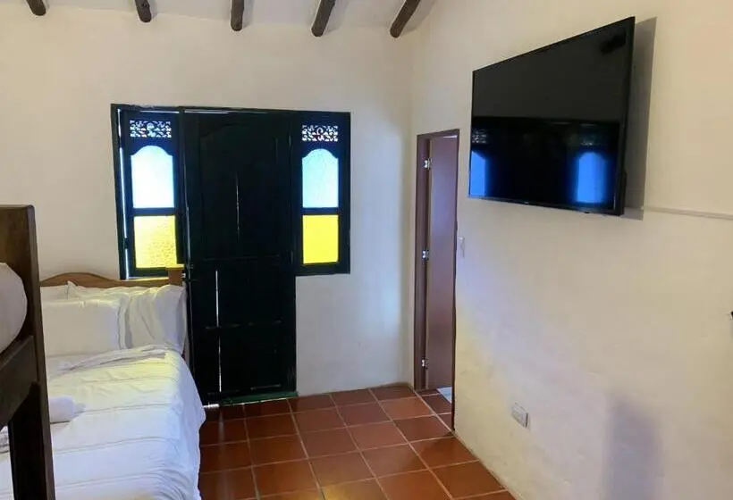 Standard Neljän Hengen Huone, Hostal Home Sant Angelo