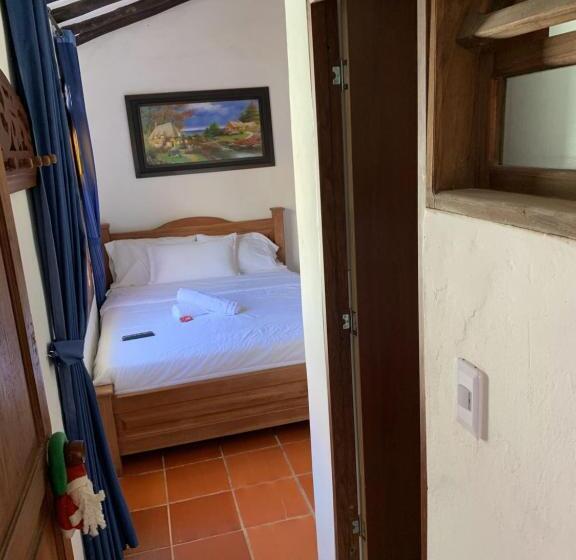 Четырехместный Номер Стандарт, Hostal Home Sant Angelo
