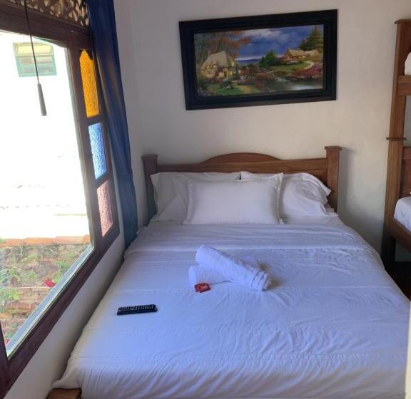 Четырехместный Номер Стандарт, Hostal Home Sant Angelo