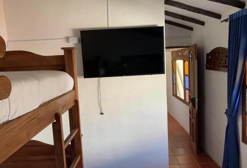 Четырехместный Номер Стандарт, Hostal Home Sant Angelo