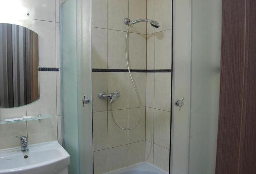 جناح جونيور, Art Hotel Palma