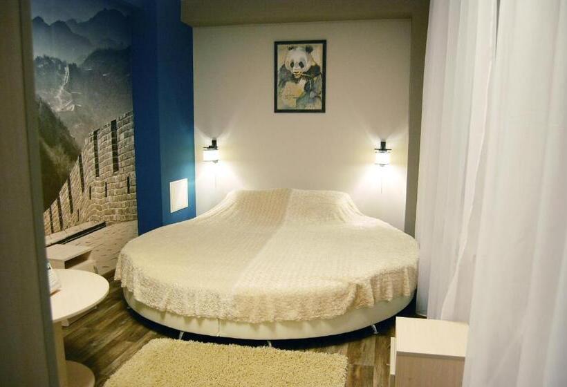 جناح جونيور, Art Hotel Palma