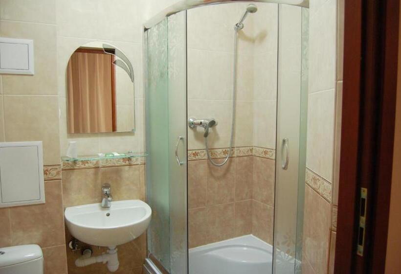 جناح جونيور, Art Hotel Palma