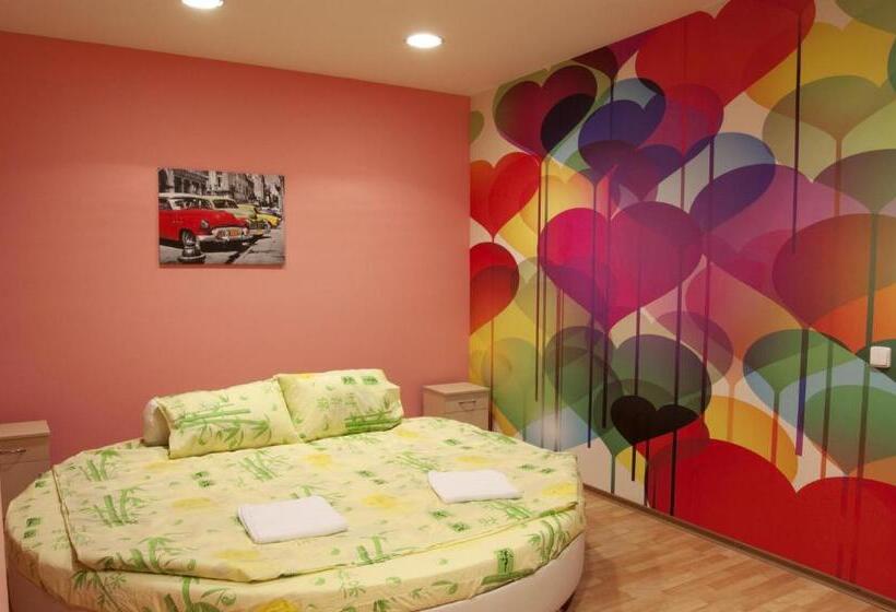 جناح جونيور, Art Hotel Palma