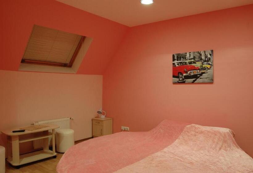 جناح جونيور, Art Hotel Palma